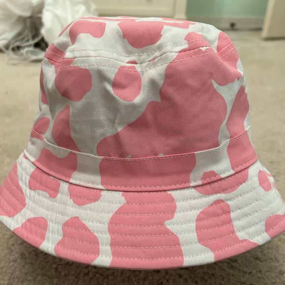 Hot Topic Accessories - bucket hat